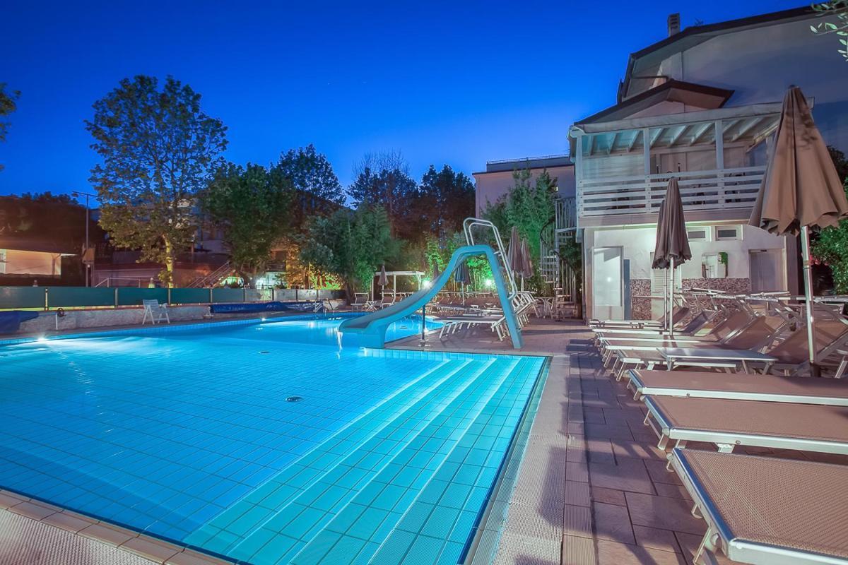 Hotel Giamaika Cesena Bagian luar foto