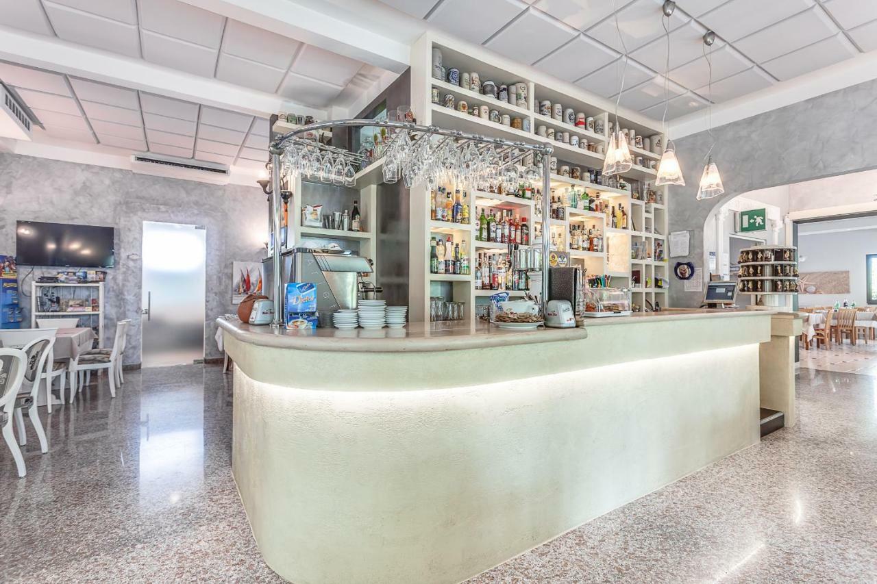 Hotel Giamaika Cesena Bagian luar foto
