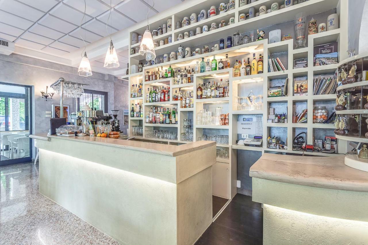 Hotel Giamaika Cesena Bagian luar foto