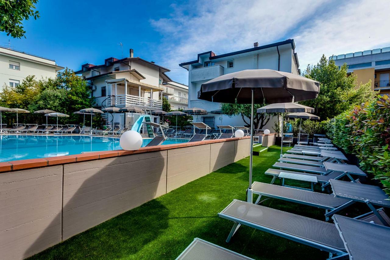 Hotel Giamaika Cesena Bagian luar foto